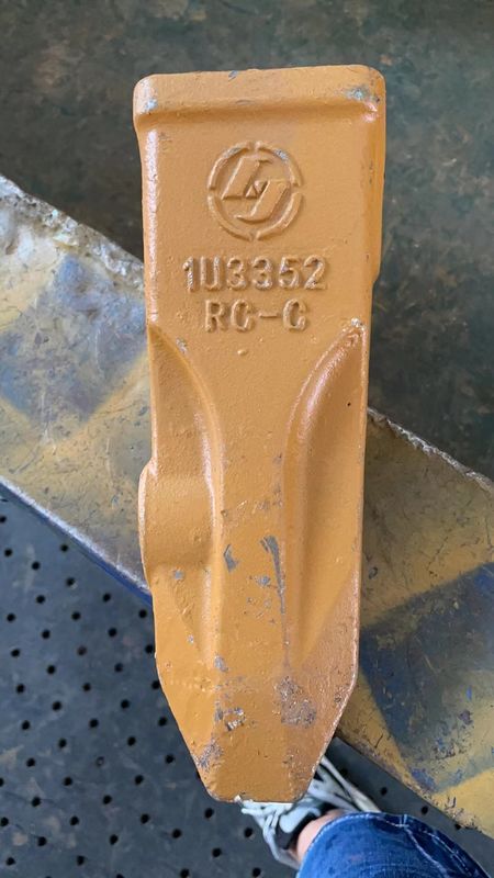 Alloy steel Excavator Bucket Teeth Forging Casting IU3352 Rock Teeth For Cat E320
