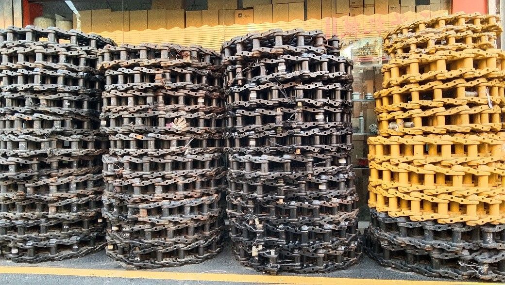 Professional manufacturer of track shoe or link assembly for excavator machine Chassis parts