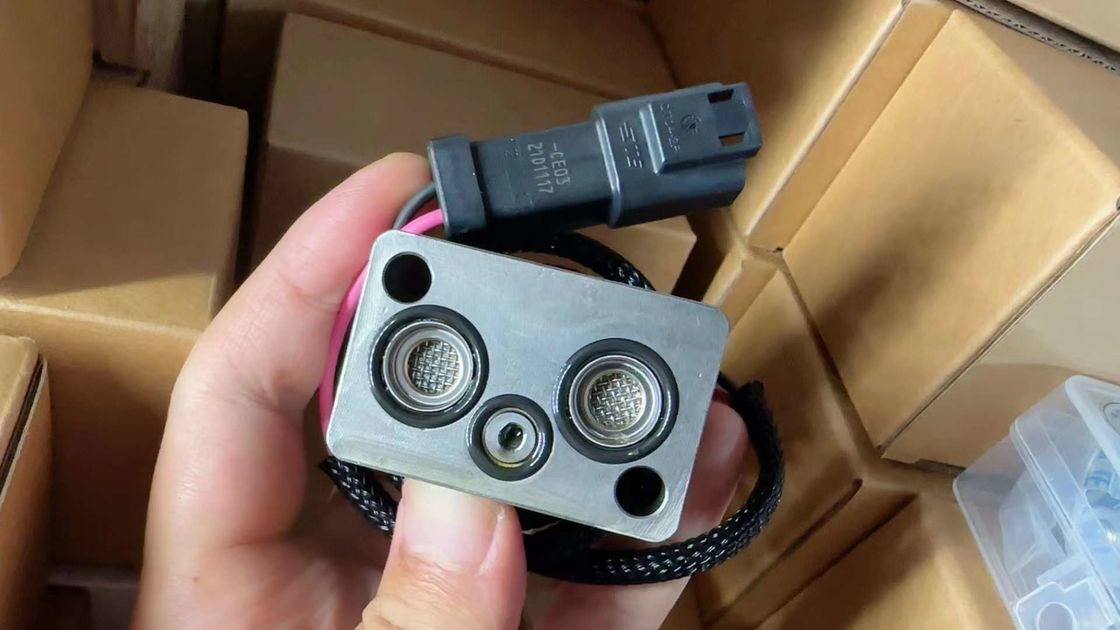 065726 Excavator Hydraulic Parts Pilot Valve Hydraulic Pump Solenoid Valve For PC200-7