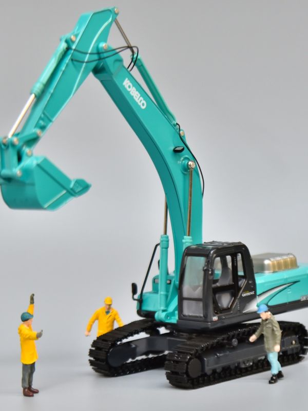 KOBELCO SK330 Alloy Excavator Model 1/50 Scale Metal Collectible Decoration Toy