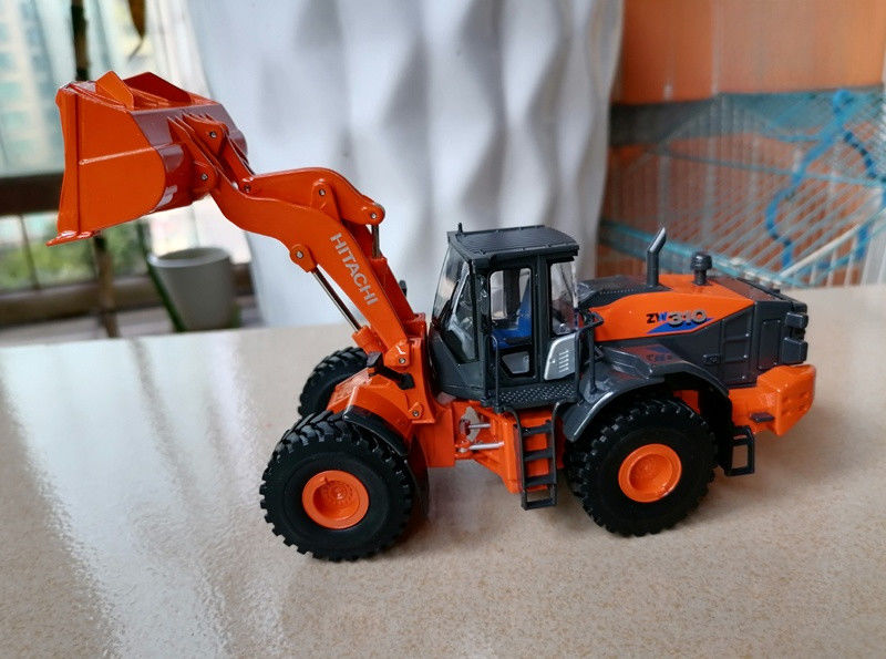 Authentic 1/50 Hitachi ZAXIS250LC-5 ZX200 ZX350LC-6 Excavator Diecast Model Toy