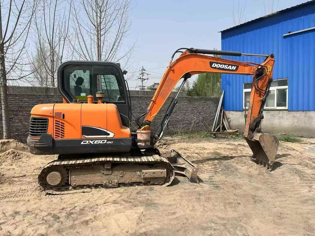 Well Maintained Used 2020 Doosan DX60-9C 6 Ton Excavator For Landscaping Utility Work