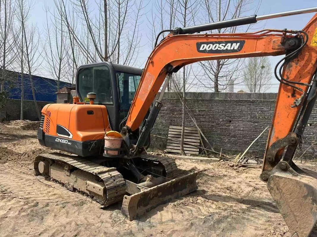 Well Maintained Used 2020 Doosan DX60-9C 6 Ton Excavator For Landscaping Utility Work