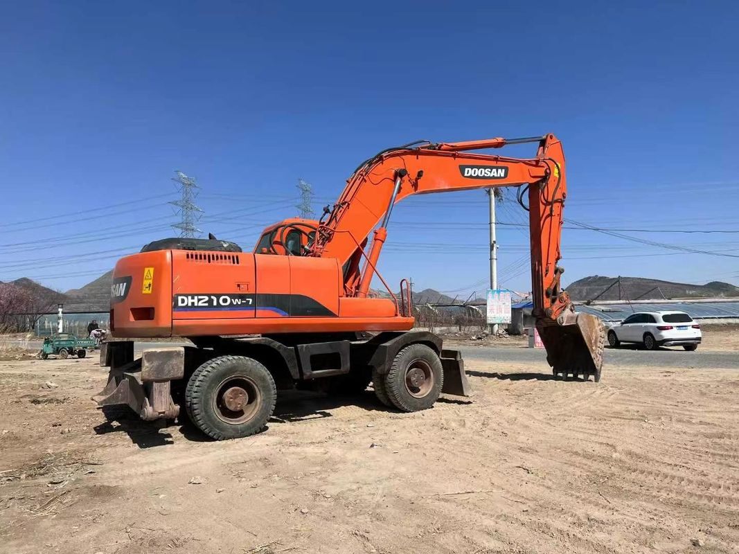 Used Doosan DH210 Wheel Excavator With Hydraulic Drive And Operating Weight Good Quality Excavator