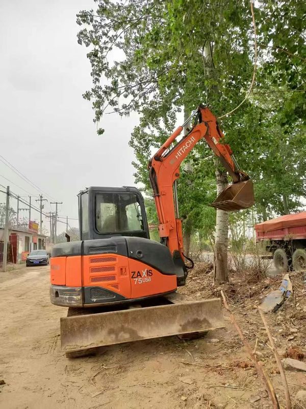 Used Hitachi ZX75-US Excavator 7.5 Ton Mini Digger Construction Machinery in Good Condition
