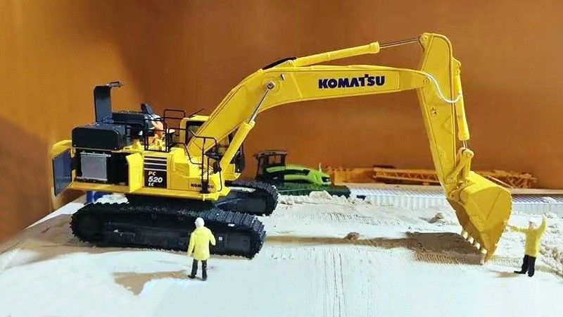 1/43 Scale Komatsu PC520LC-11M0 Alloy Die-Cast Excavator Model - Licensed Collectible
