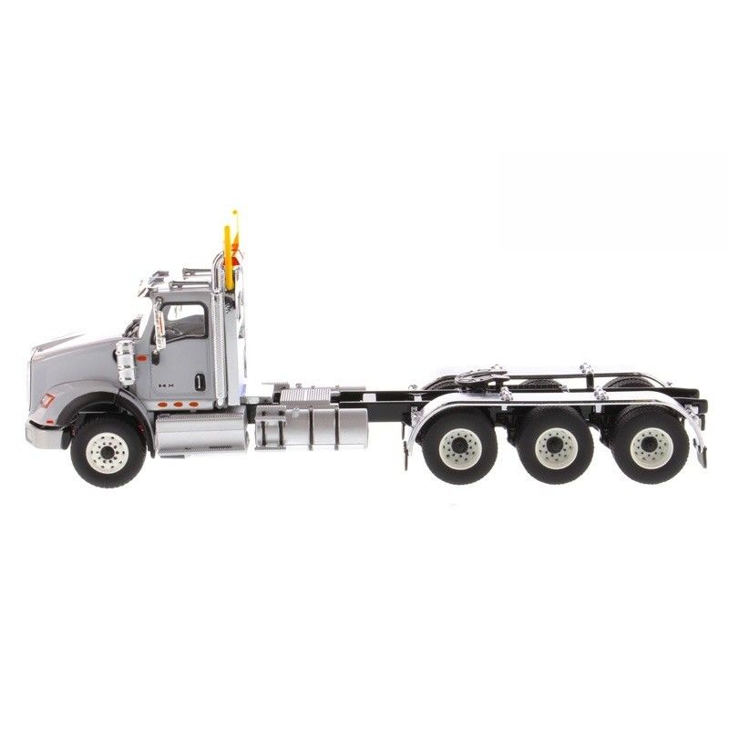 DM International HX620 Tri-Axle American Flatbed Truck Model 1:50 Scale Diecast Collectible 71011