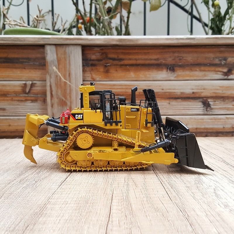 DM 1:50 D10T2 Track-Type Bulldozer Diecast Model Construction Vehicle 85532C Collectible