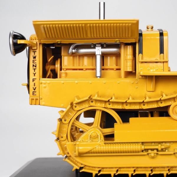 Diecast Masters 1:16 Scale 25 Tractor Model DM Alloy Farm Vehicle Miniature 85679