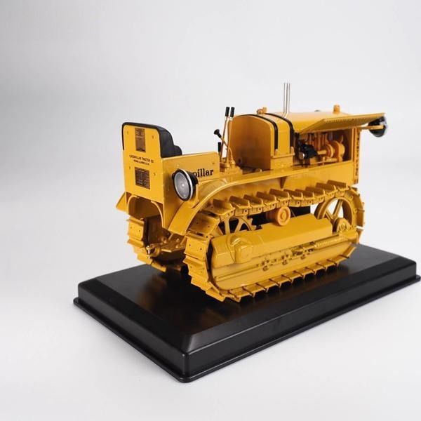 Diecast Masters 1:16 Scale 25 Tractor Model DM Alloy Farm Vehicle Miniature 85679