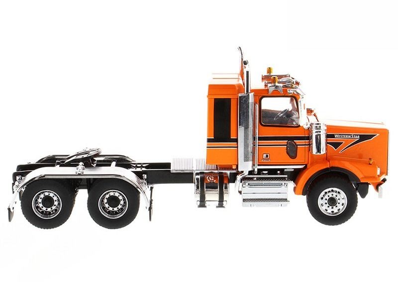 DM Western Star 4900 SB International 2-Axle American Flatbed Truck 1/50 Model 71063