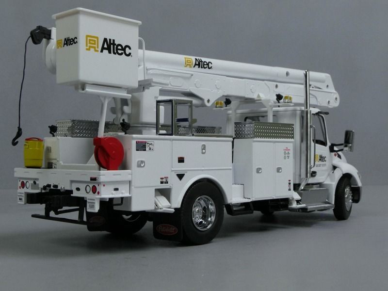 1/32 Peterbilt 536 With Altec AA55 Aerial Work Platform DM Model 71105