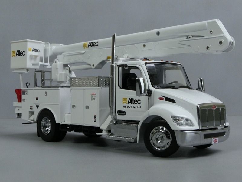 1/32 Peterbilt 536 With Altec AA55 Aerial Work Platform DM Model 71105