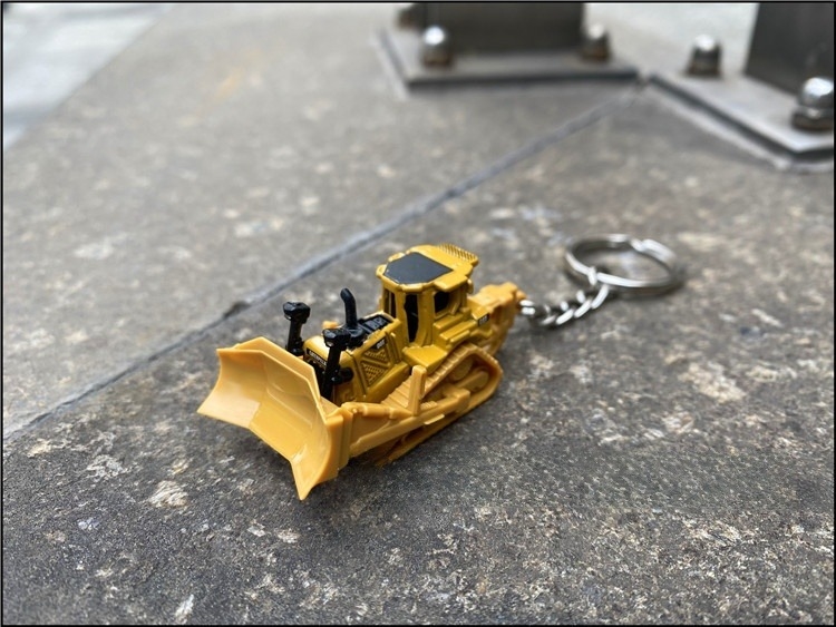 DM 85984 Track Type Tractor Bulldozer Model Keychain Collectible Construction Gift