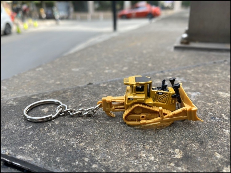 DM 85984 Track Type Tractor Bulldozer Model Keychain Collectible Construction Gift
