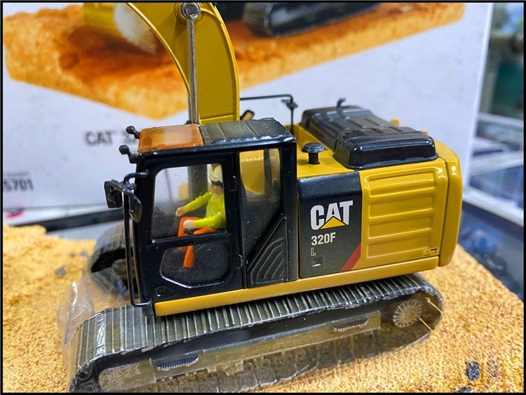 Diecast Masters DM 85701 Caterpillar 320F Hydraulic Excavator 1:50 Diecast Engineering Model