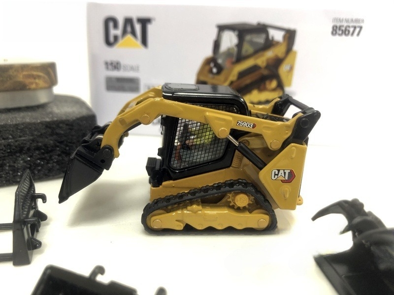DM 259D3 Tracked Skid Steer Loader Alloy Model 1:50 Scale 85677 Standard Version