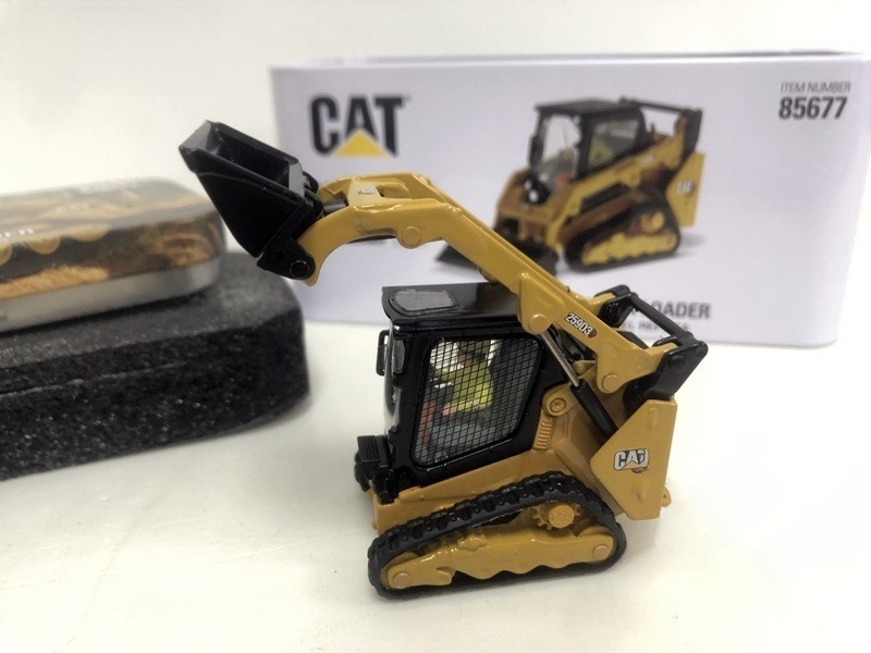 DM 259D3 Tracked Skid Steer Loader Alloy Model 1:50 Scale 85677 Standard Version