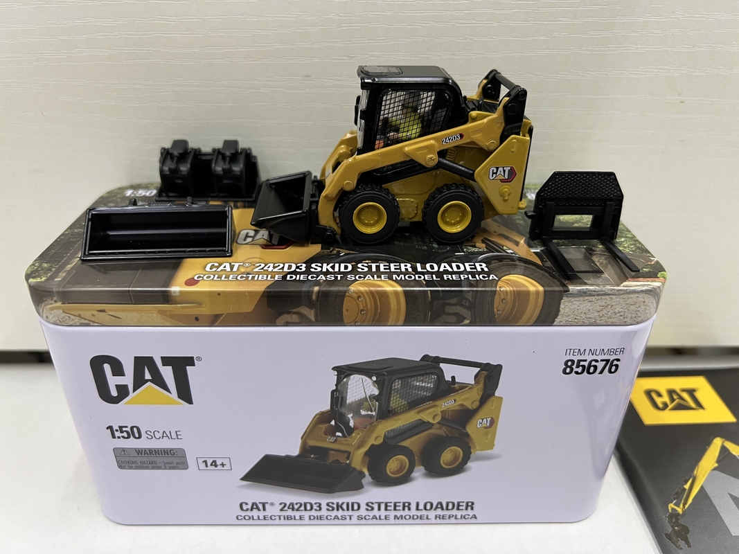 DM 1:50 CAT 242D3 Compact Wheel Loader Diecast Alloy Model 85676 Collectible Toy
