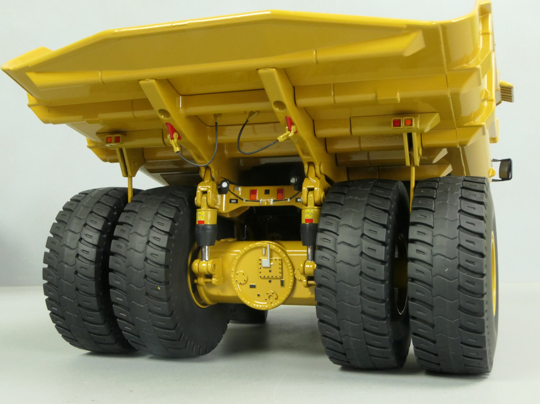 DM New 1:50 Scale CAT 797F Large Mining Dump Truck Die-cast Model 85655