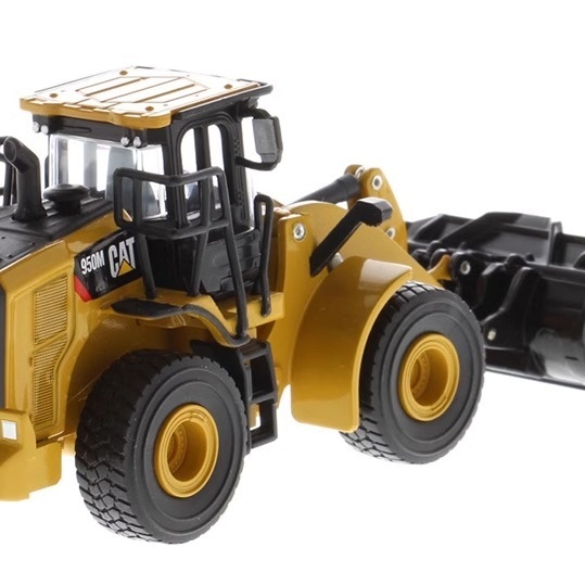 1:64 DM Diecast Masters Wheel Loader Log Forklift Attachment Model 85635 Collectible