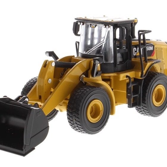 1:64 DM Diecast Masters Wheel Loader Log Forklift Attachment Model 85635 Collectible