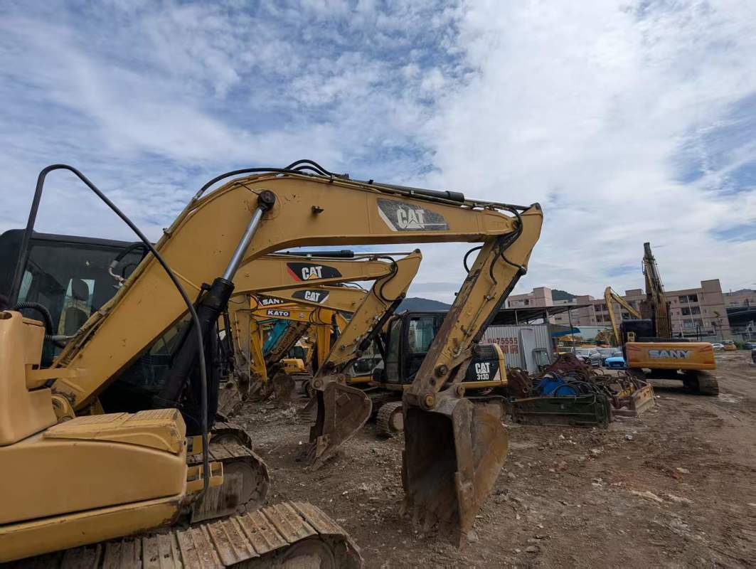 Pre-owned Cat 312D Hydraulic Digger with Cat C4.2 ACERT Engine 13,000 kg Operating Weight and 6.44 m Maximum Digging Depth