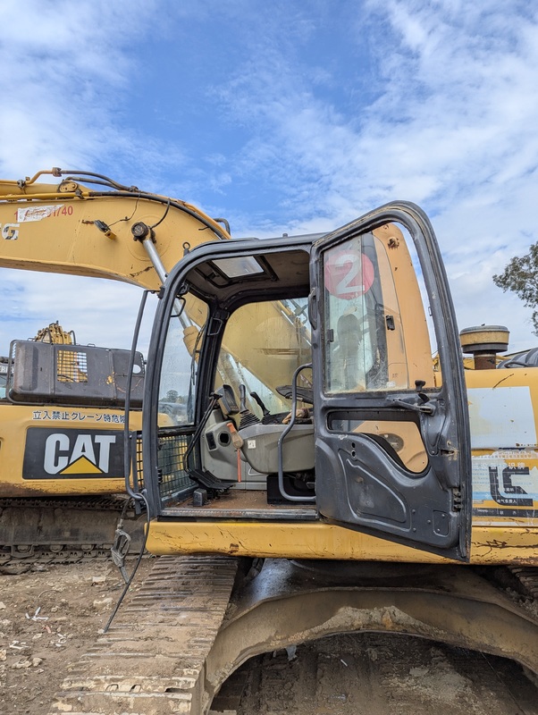 Used Liugong 922E 22-ton Class Hydraulic Crawler Excavator with High Torque and Well-Maintained for Heavy Construction