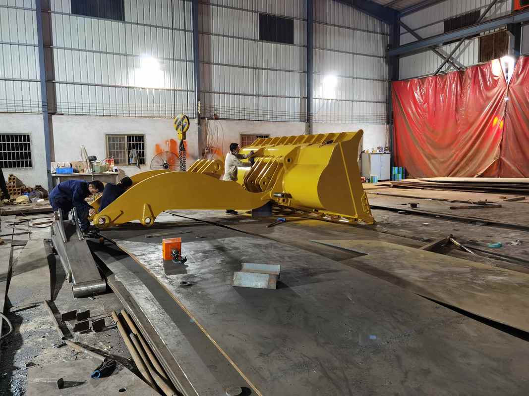 Customized 5.5 Cubic Meter Excavator Bucket for Cat 980 Wheel Loader - Heavy Duty Q355B Rock Bucket