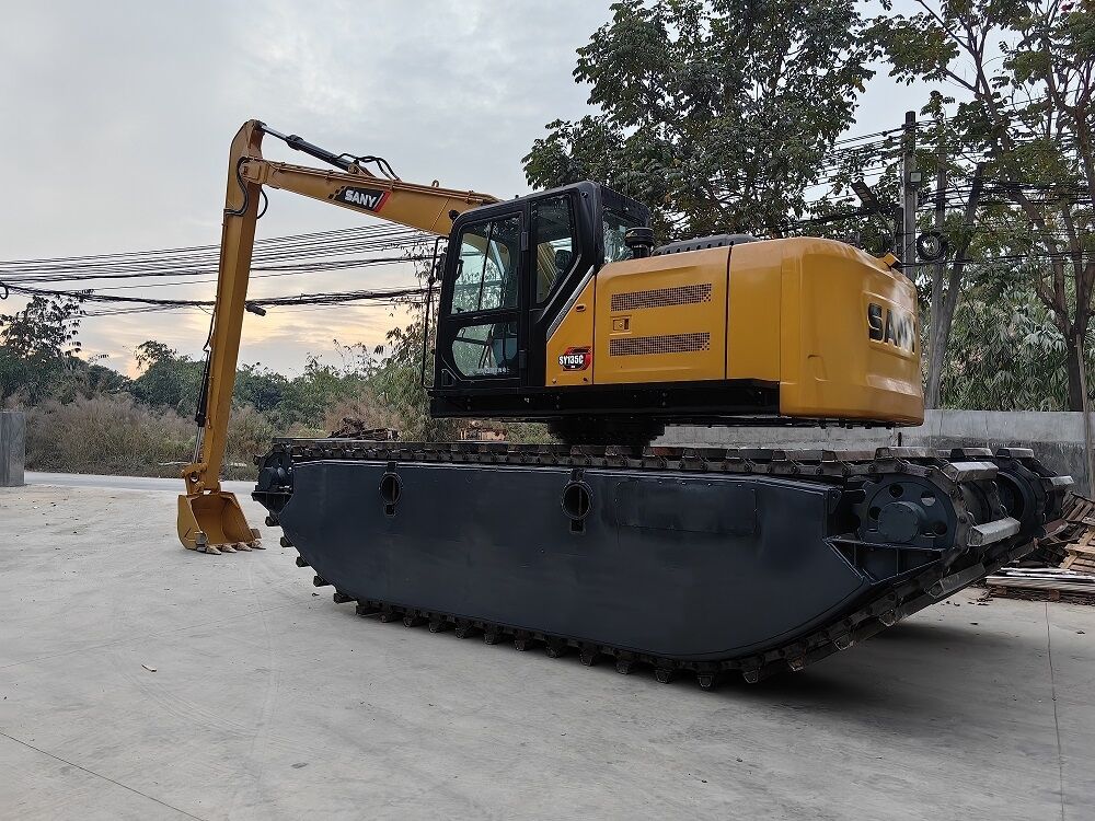 Customization Amphibious Excavator Pontoon Undercarriage Swamp Crawler Floating Platform for Excavators Supplier