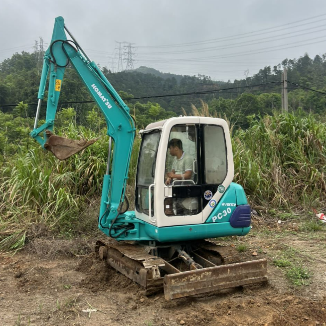 Compact Excavator  Komatsu  PC30-7 With Cabin Used 3 Ton Mini Excavator - Fine-Digging Komatsu Machinery, Low-Fuel Mini Equipment For Sale